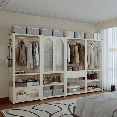 Metalen opbergkast ontworpen voor ruimtegebruik met verstelbare planken, sterk frame en vergrendelingsmechanisme