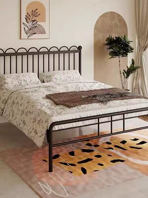 French Vintage Metal Bed Frame with Bold Minimalist DesignElegant Iron Bed for Modern and Classic Bedrooms